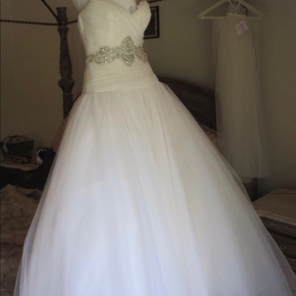 Kenneth Pool Wedding Dress - Picture 4 of 8